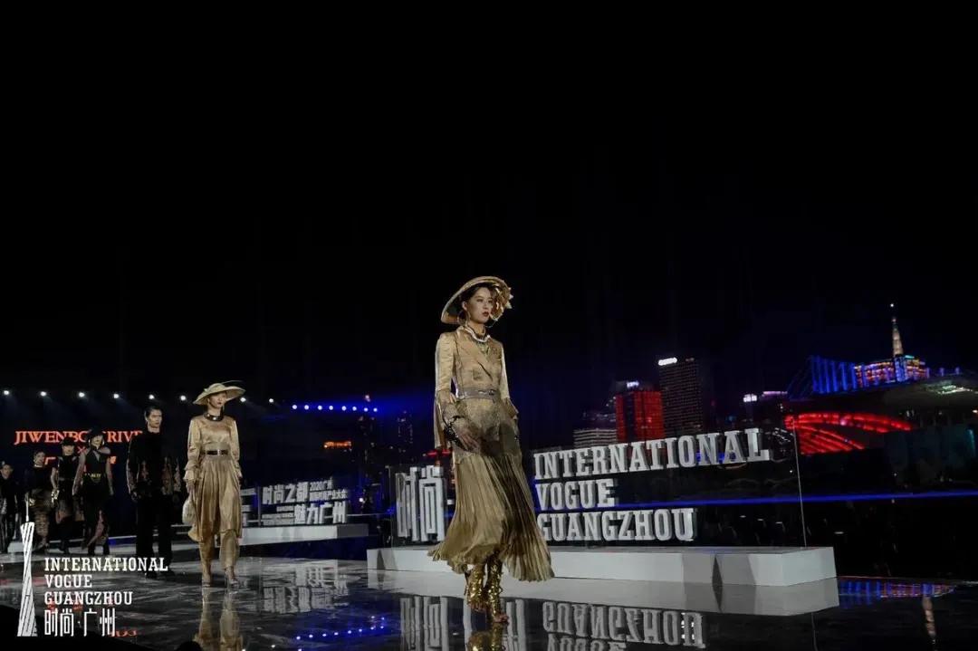 助力广州时尚之都全新启航，卜晓强荣获“花城时尚杰出贡献奖”