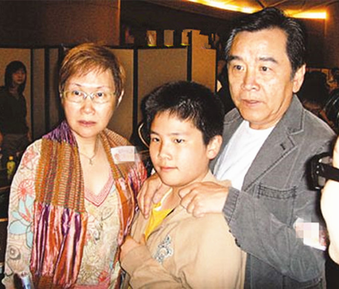 姜大卫夫妇参加聚会，71岁妻子消瘦显老，结婚46年恩爱如初