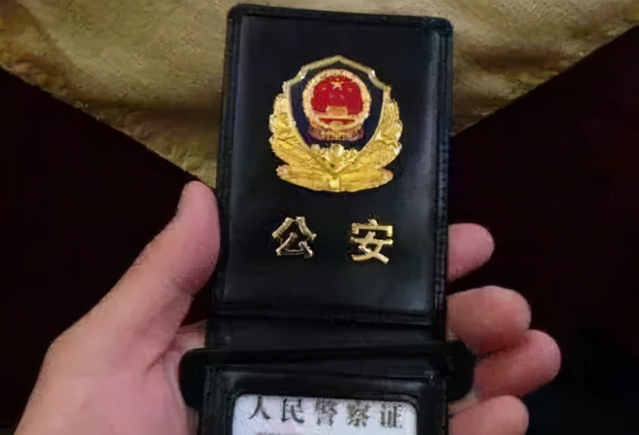 好的,我的qq是32*****85.你加我一个qq好友,我把我的证件发给你看.