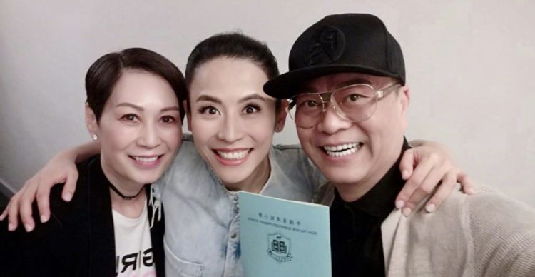 欧阳震华连续5年为宣萱庆生，两人贴脸合影似闺蜜，被喊话再合作