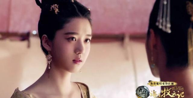 16岁成“苹果女孩”，21岁演聂小倩，这个星二代