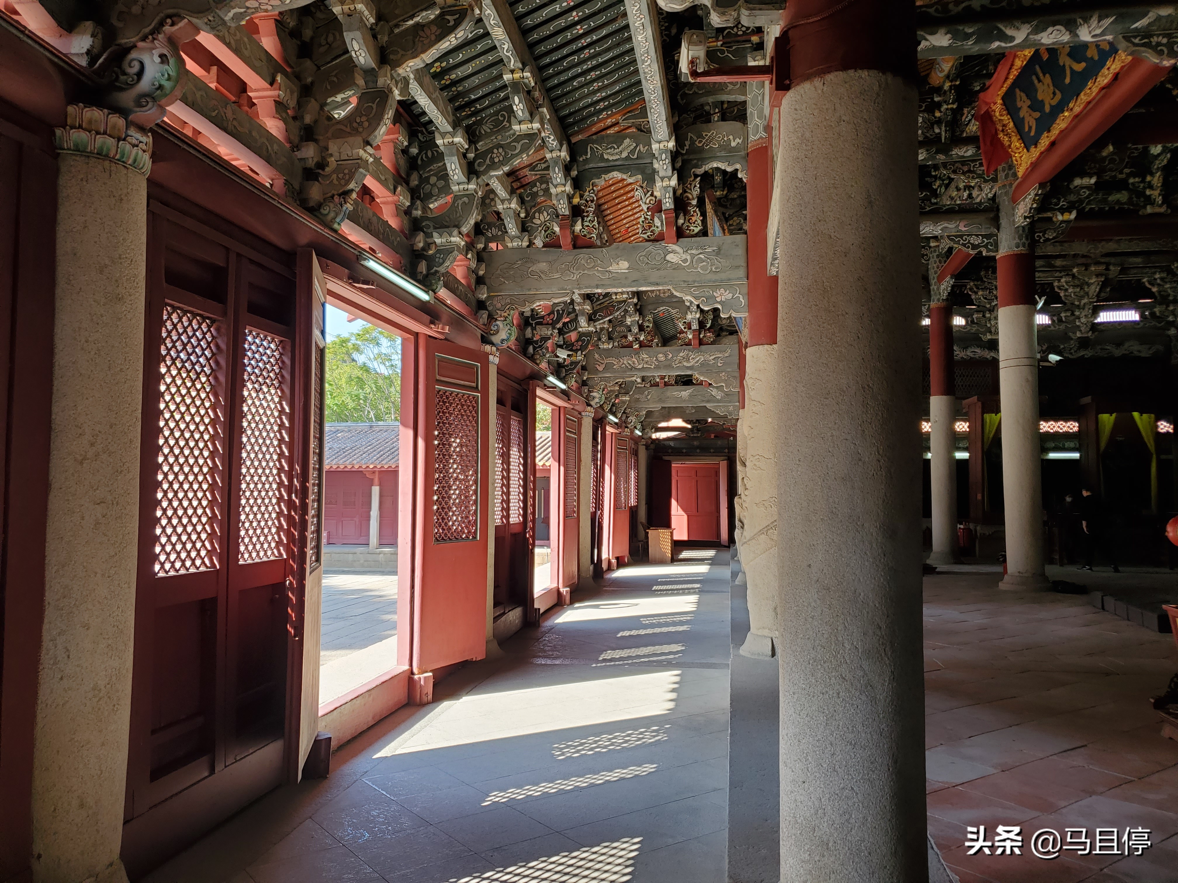 福建泉州有條特別的老街，藏有三種不同宗教寺院，千年來相安無事