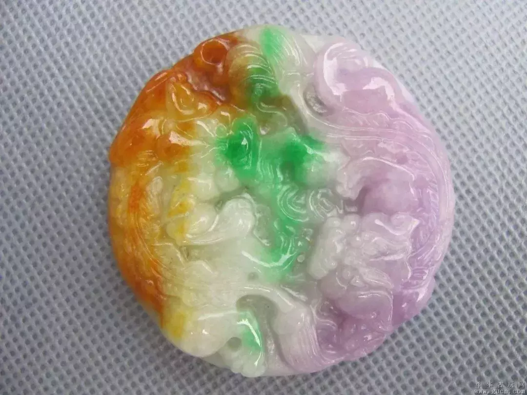 一块4色翡翠能卖300万?翡翠的颜色越多越值钱?千万别被骗了