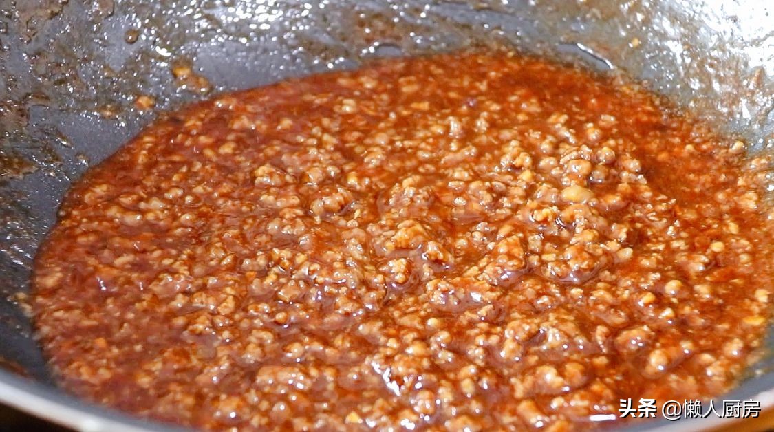 初春嚐鮮，挖野菜一天能賣100元，這樣包著春捲吃，還會灌湯