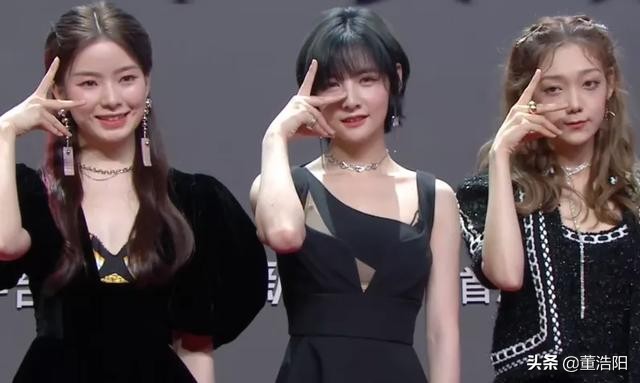 星光红毯众星造型：乔欣透视装抢镜，热巴大秀