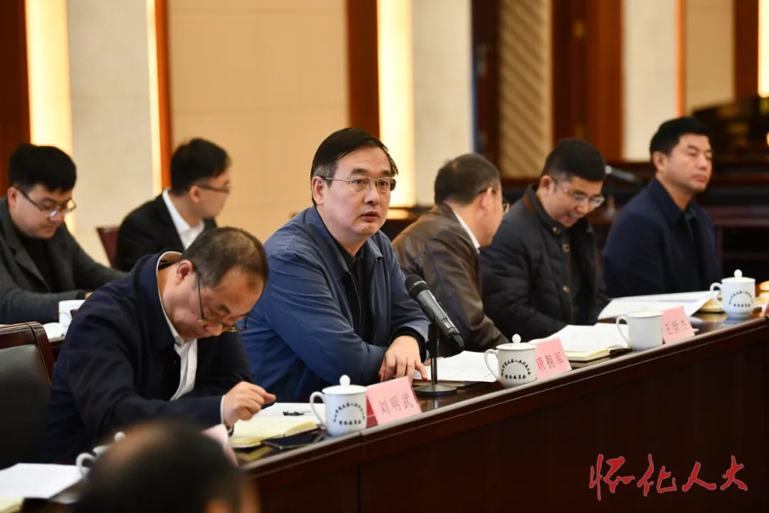 市人大代表评议建议办理工作会举行
