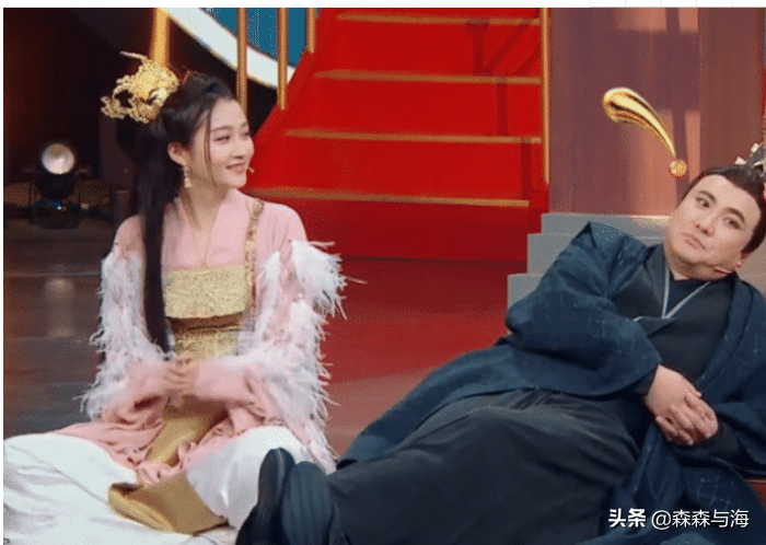 关晓彤模仿沈腾“东北躺”，大长腿一伸，导演组：你是个女明星