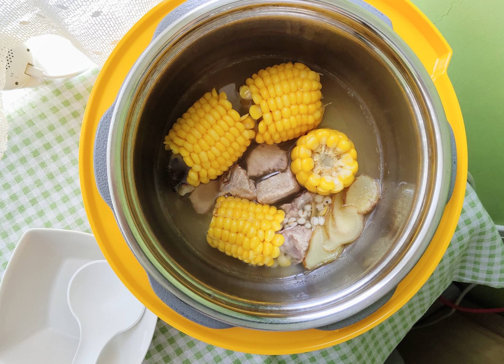 夏季版极简食谱，电饭锅一键转换成电压力锅，减少一半的烹饪时间