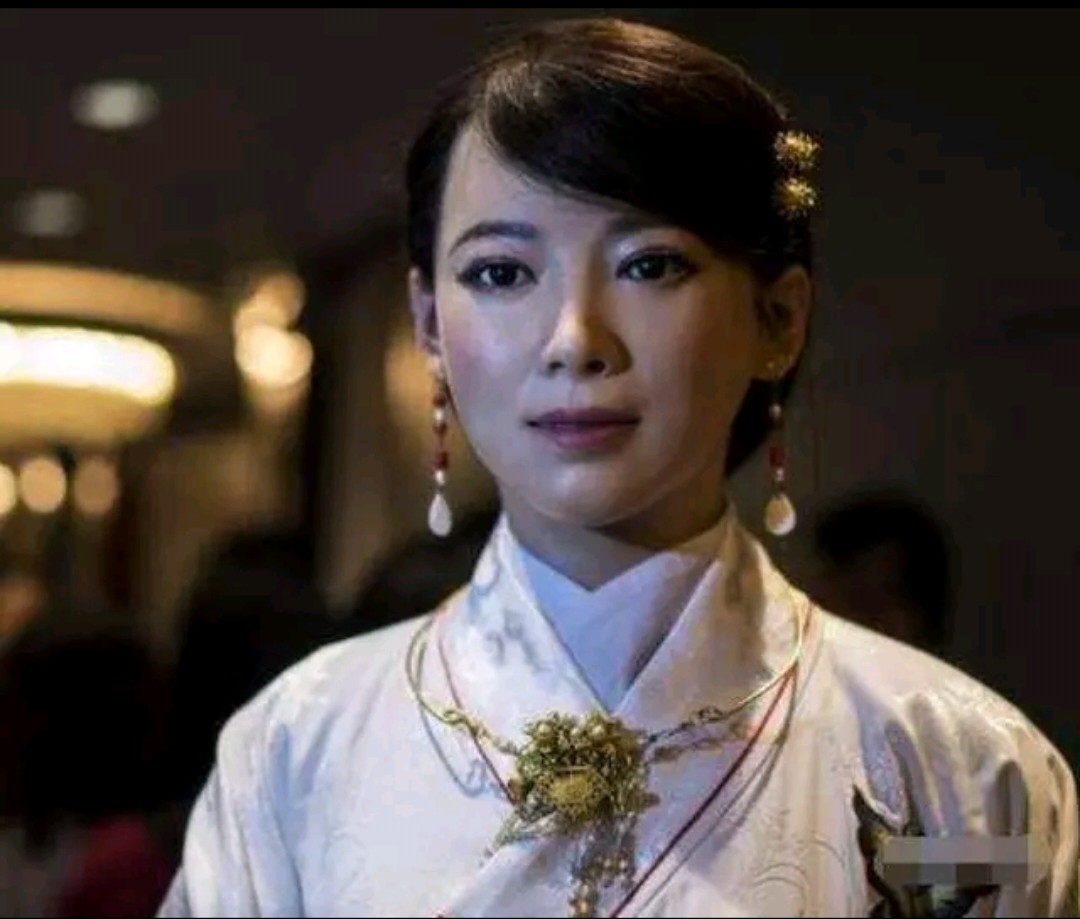 中国的美女机器人诞生，一身汉服温婉动人，网