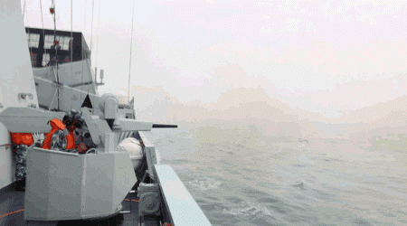 056舰比037艇大三倍，舰员数量少一半，科技进步才能支撑海军发展