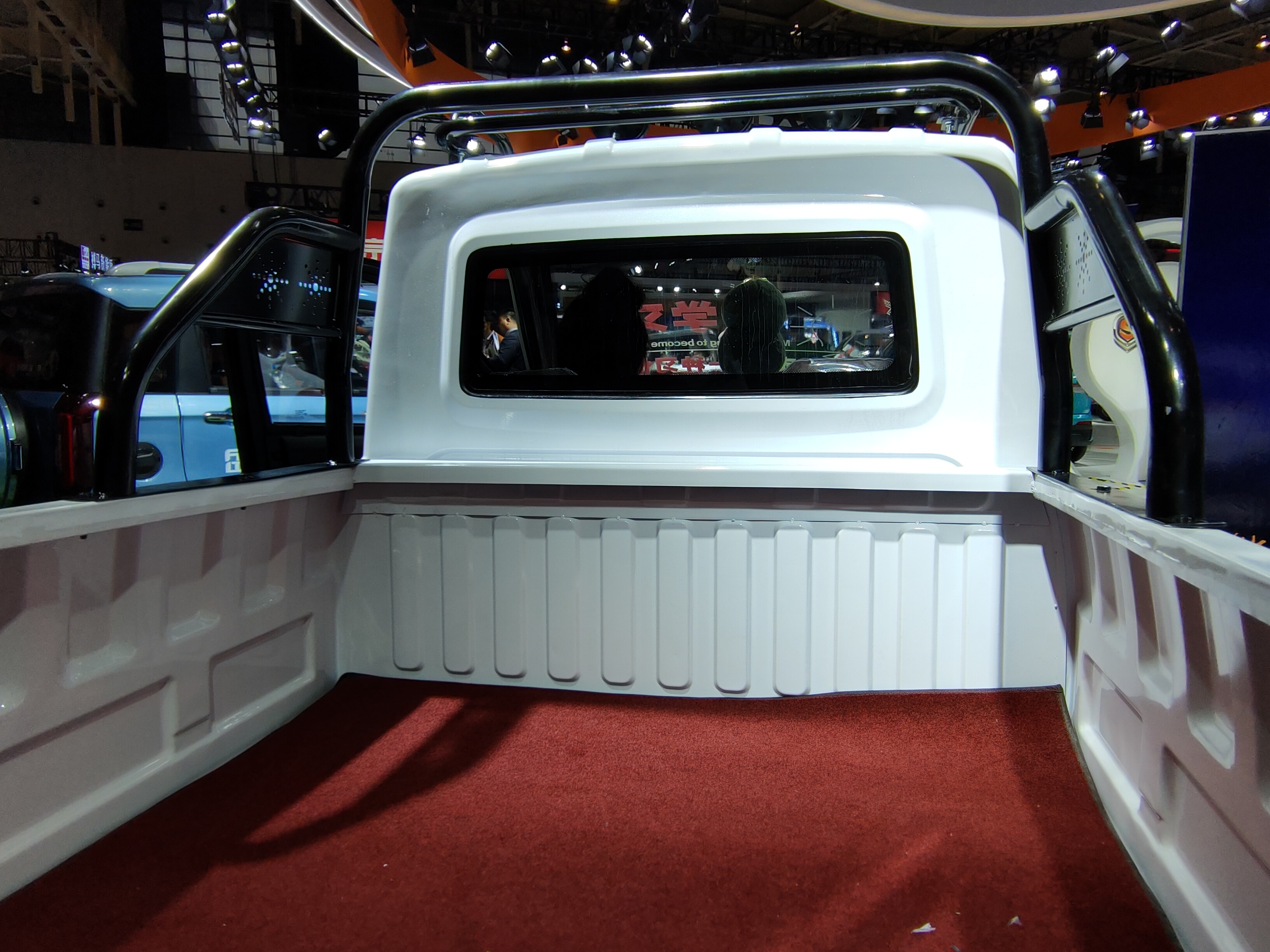 这款四轮电动车带15车厢最大续航80公里能载重1吨