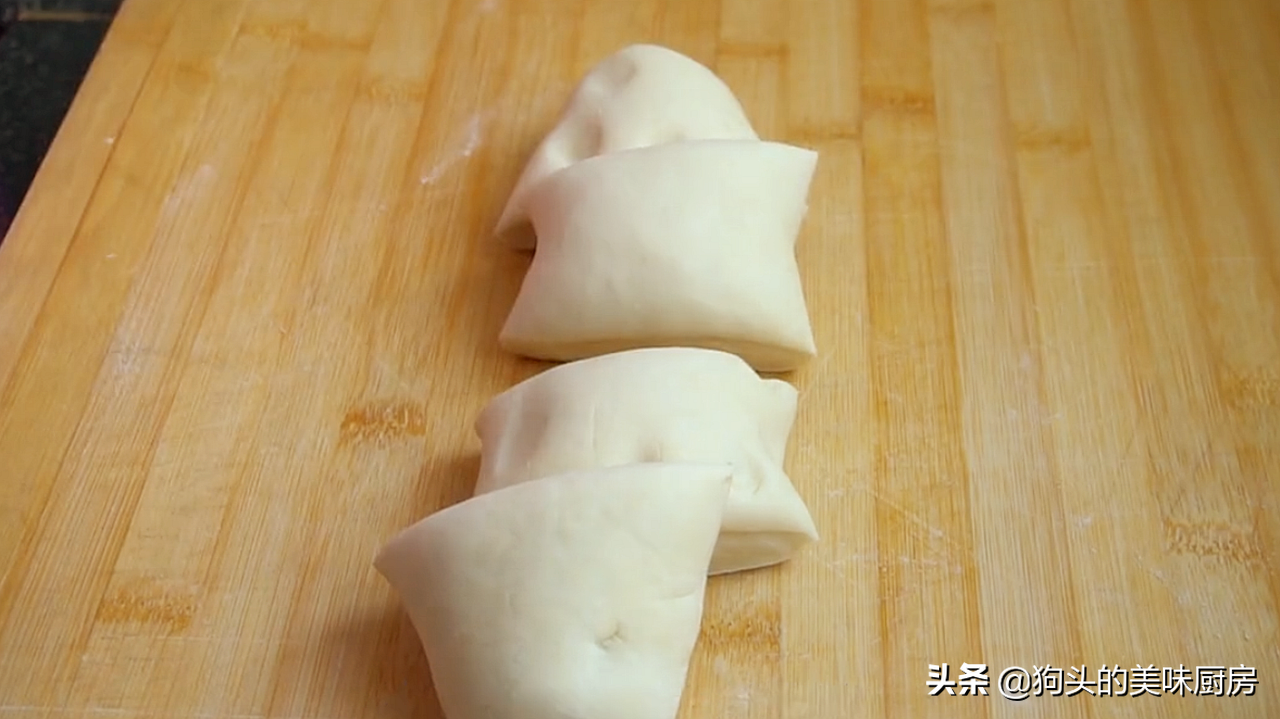 想吃蔥花餅別再買了，在家就能做，加一把蔥跟鹽，外酥裡軟，真香