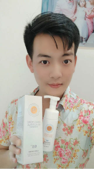 悦蕾玫瑰莹润净颜慕斯：深层净化毛孔污秽，让皮肤更柔软细嫩