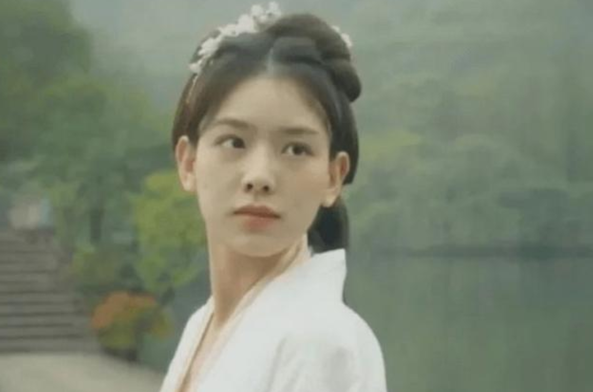 孙一宁借生日直播，不料网络太卡美颜滤镜失效，真实颜值差距大