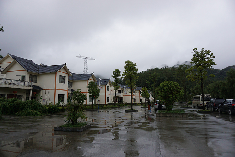 社会扶贫为异地搬迁出力