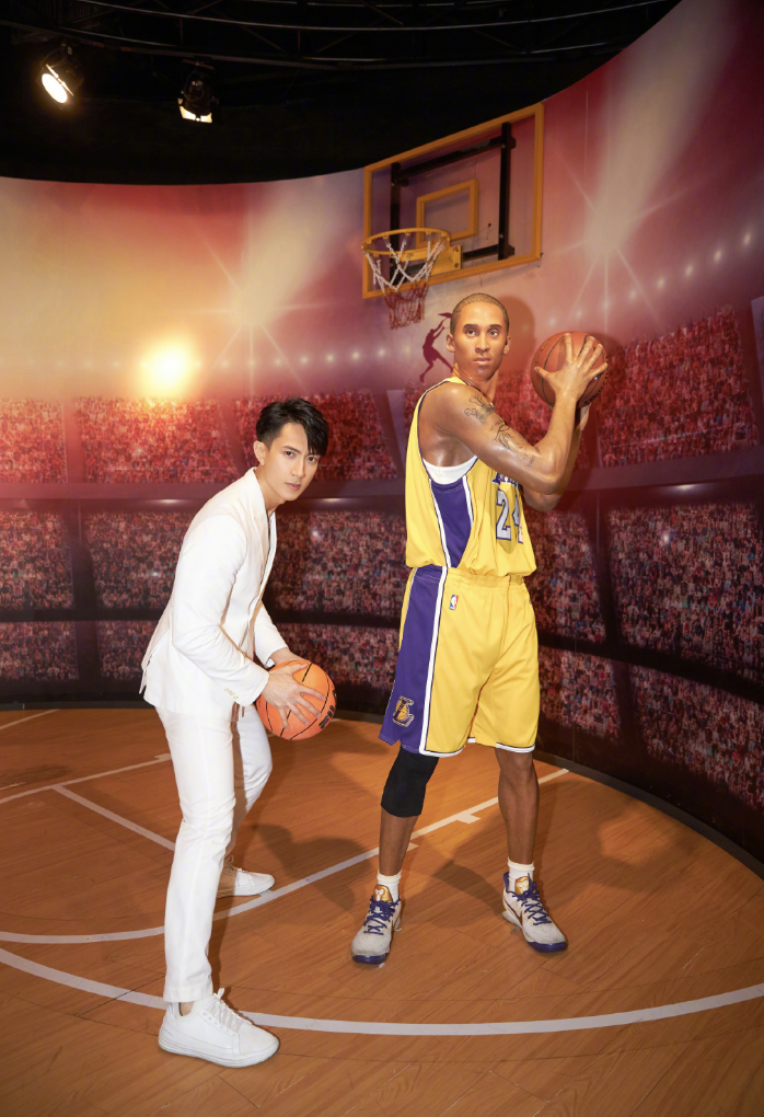 吳尊入駐蠟像館，成館內首尊仿生臂肌蠟像，和自己掰手腕一較高下