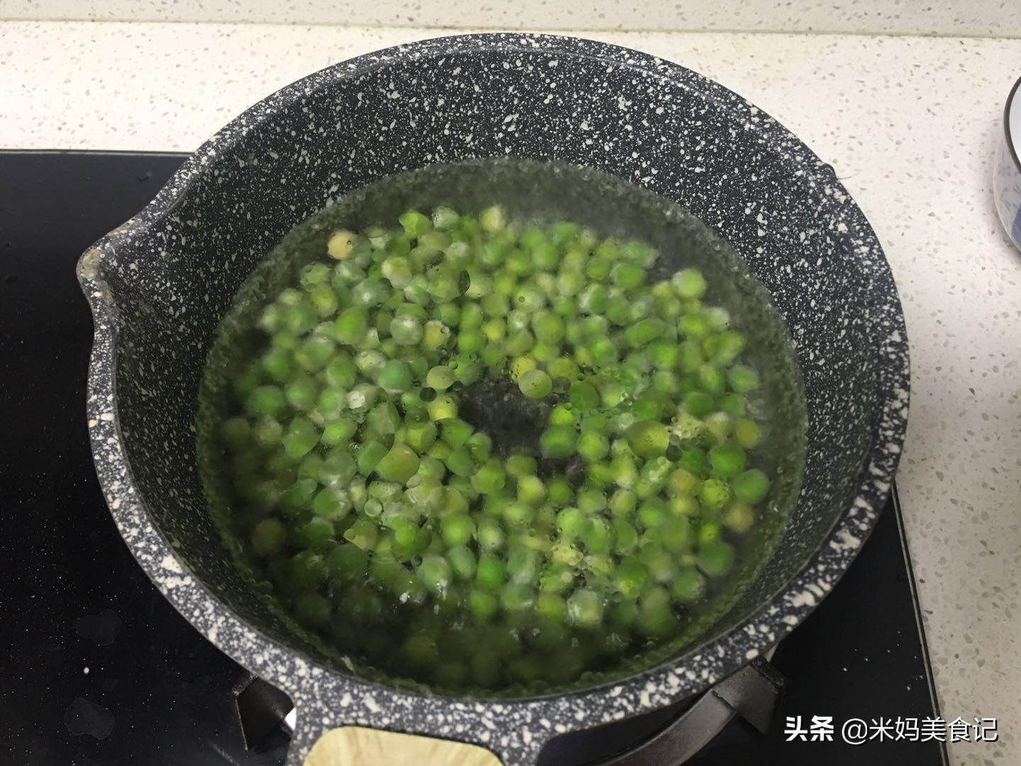 图片[6]-青豆玉米炒虾仁做法步骤图 味道鲜美营养高连挑食的孩子都爱吃-起舞食谱网