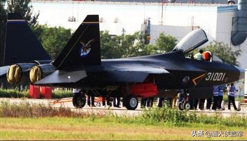 换涂新型涂装，或服役航母成定局？解析国产隐形歼-31战斗机