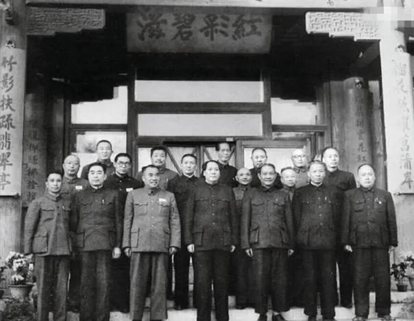 主张不出兵的高岗，为何在抗美援朝结束后，反被彭德怀称为功臣？