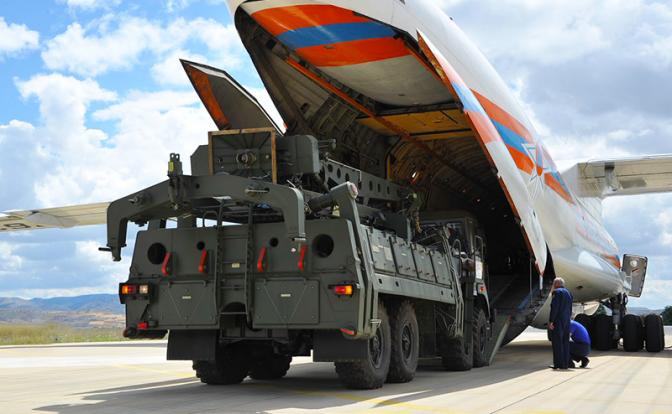 埃尔多安撑不住了，转头向美国，土耳其暂停购