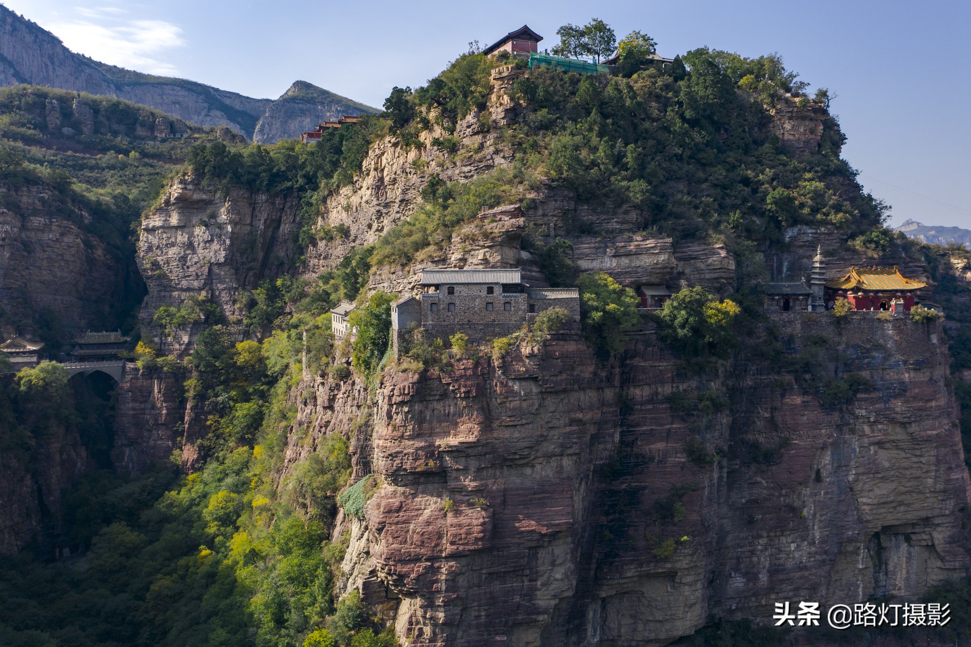 Flying in the sky!  There is a "hanging temple" in Hebei, which spans over 500 years of precipitous cliffs. It is a wonder