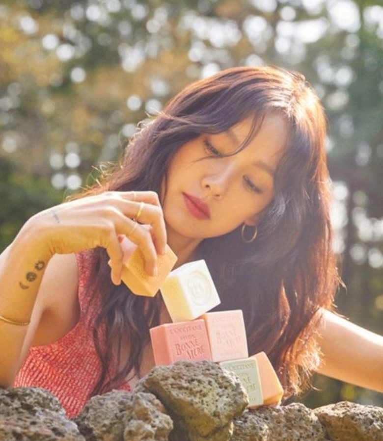 李孝利拍摄最新海报说出了心声想做一个好母亲