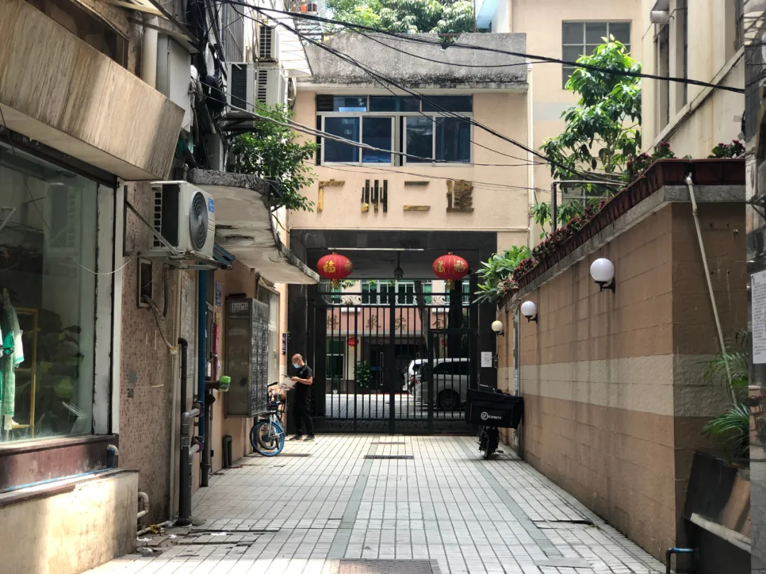 广州天河CBD烂尾大楼停工6年 开发商称“修复不了就炸掉”