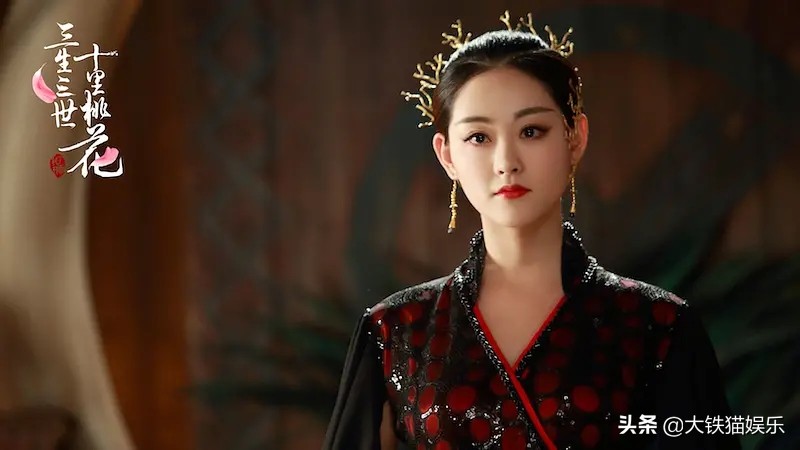 同一部剧中，当女配和女主造型一样，就很考验