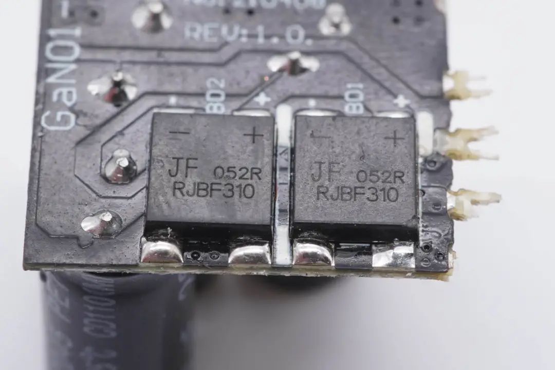 加油中国芯！拆解一款国产GaN器件的65W氮化镓快充