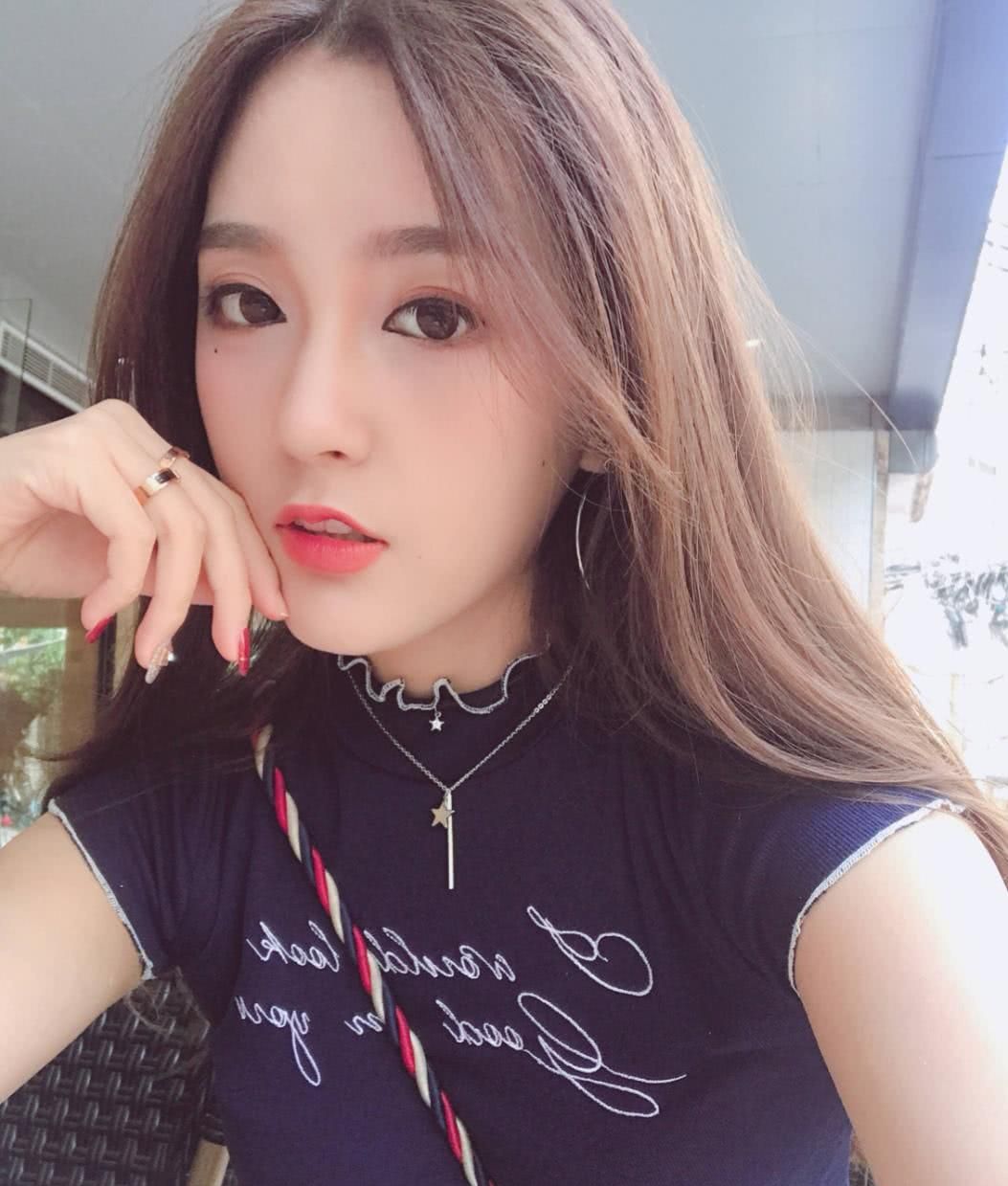 Rita换上皮卡丘上衣卖萌！红红的脸蛋没有对比就没伤害