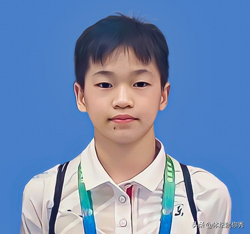 太可爱了！全红婵3年前照片曝光，巨星潜质凸显，看着像个男孩子