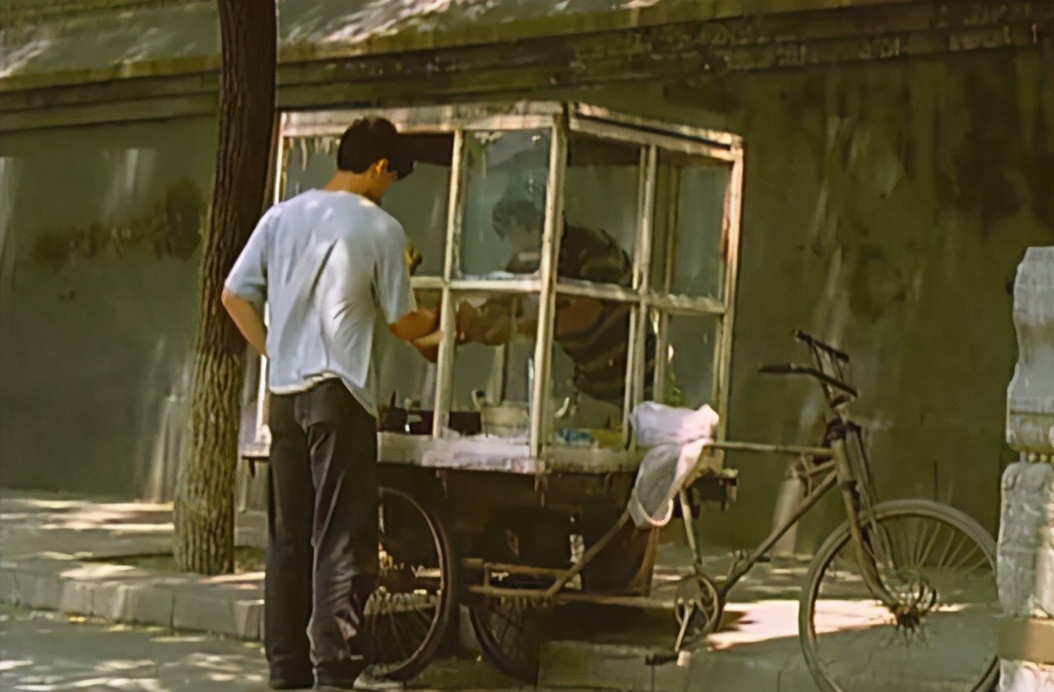 一部23年前底层公务员生活图鉴，成人后才看懂其