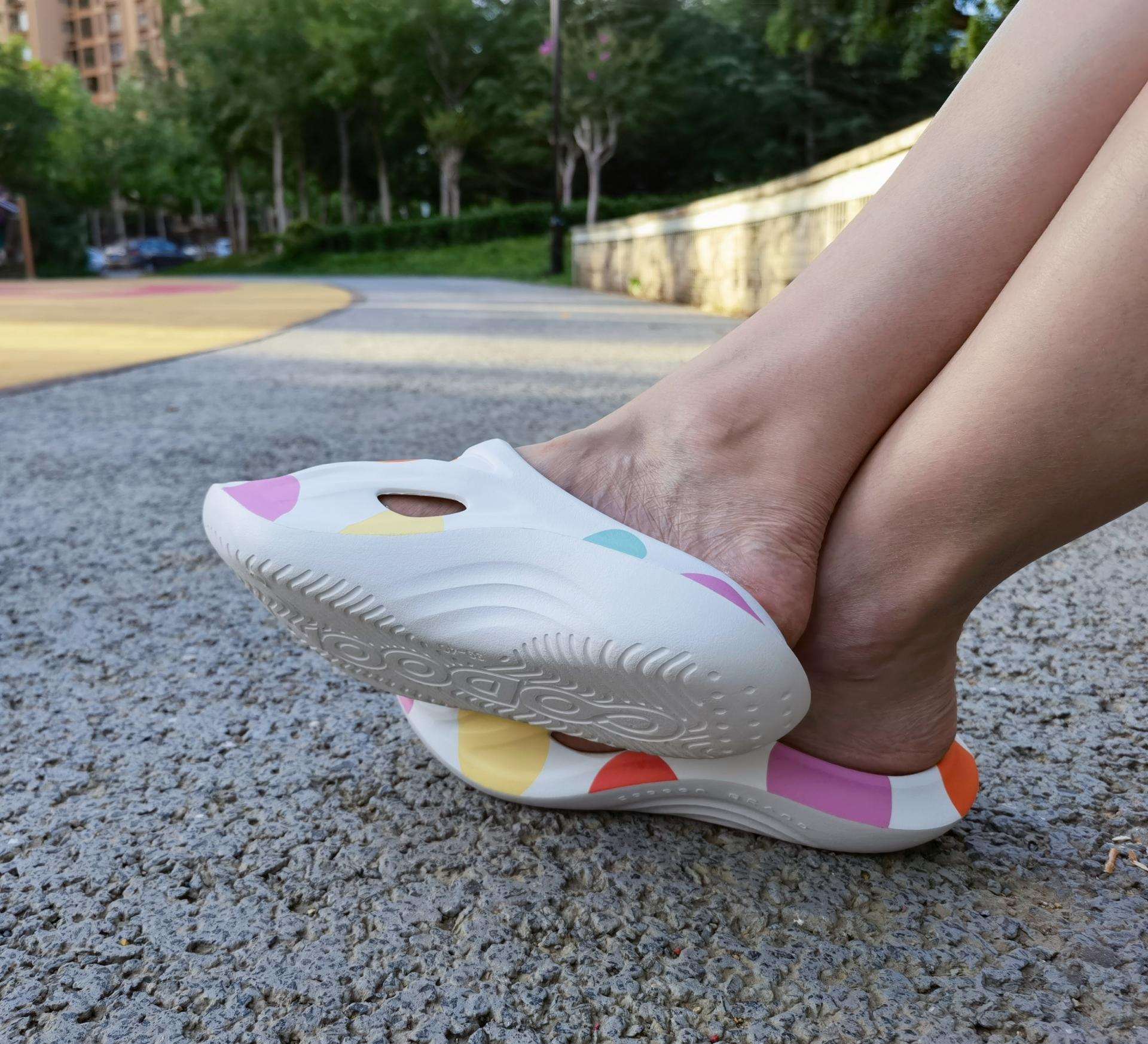 运动之后给你的双脚做个spa，咕咚舒缓拖鞋快速缓解运动疲劳感