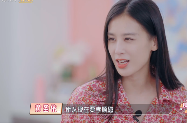 86岁婆婆婚后从不做饭，工作赚钱还养猪，黄圣依