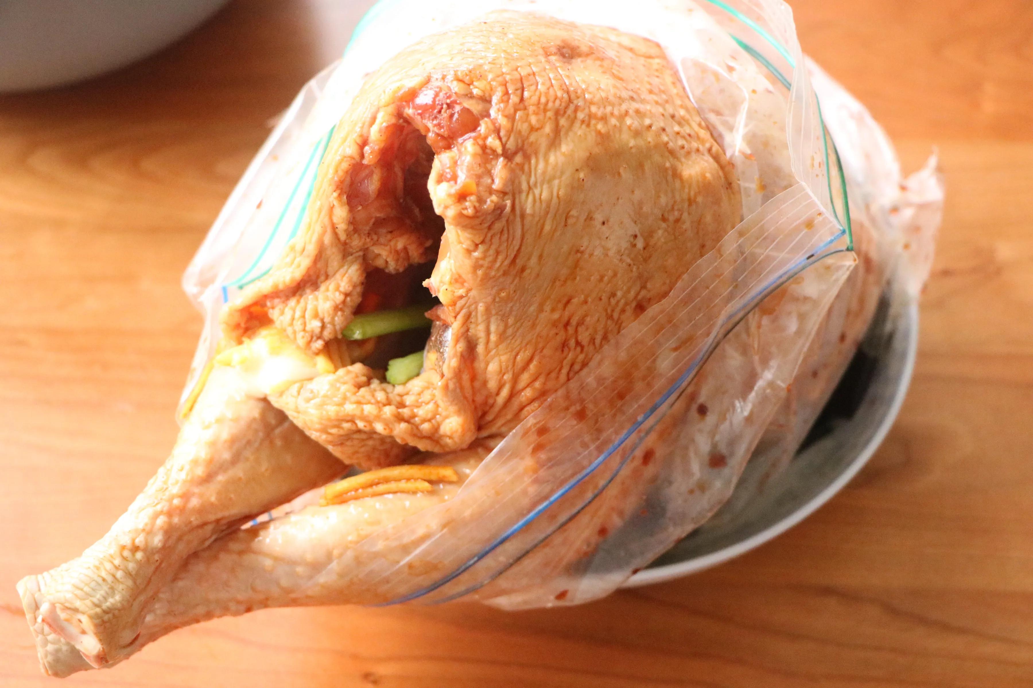 整隻雞怎麼做最好吃？ 靠譜的懶人做法，鮮嫩多汁，比紅燒還過癮！