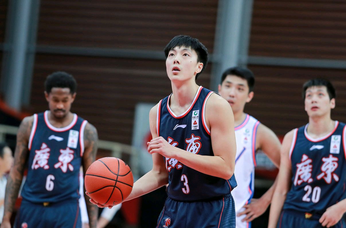 广东战四川阵容巨变！后场真核上位，苏伟以一敌三，周鹏遭遇挑战