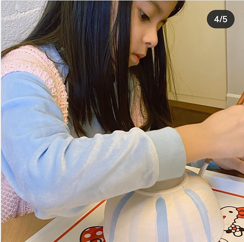 梁詠琪與混血女兒做手工，甩鄭伊健嫁打工族，老公不送豪宅送保險