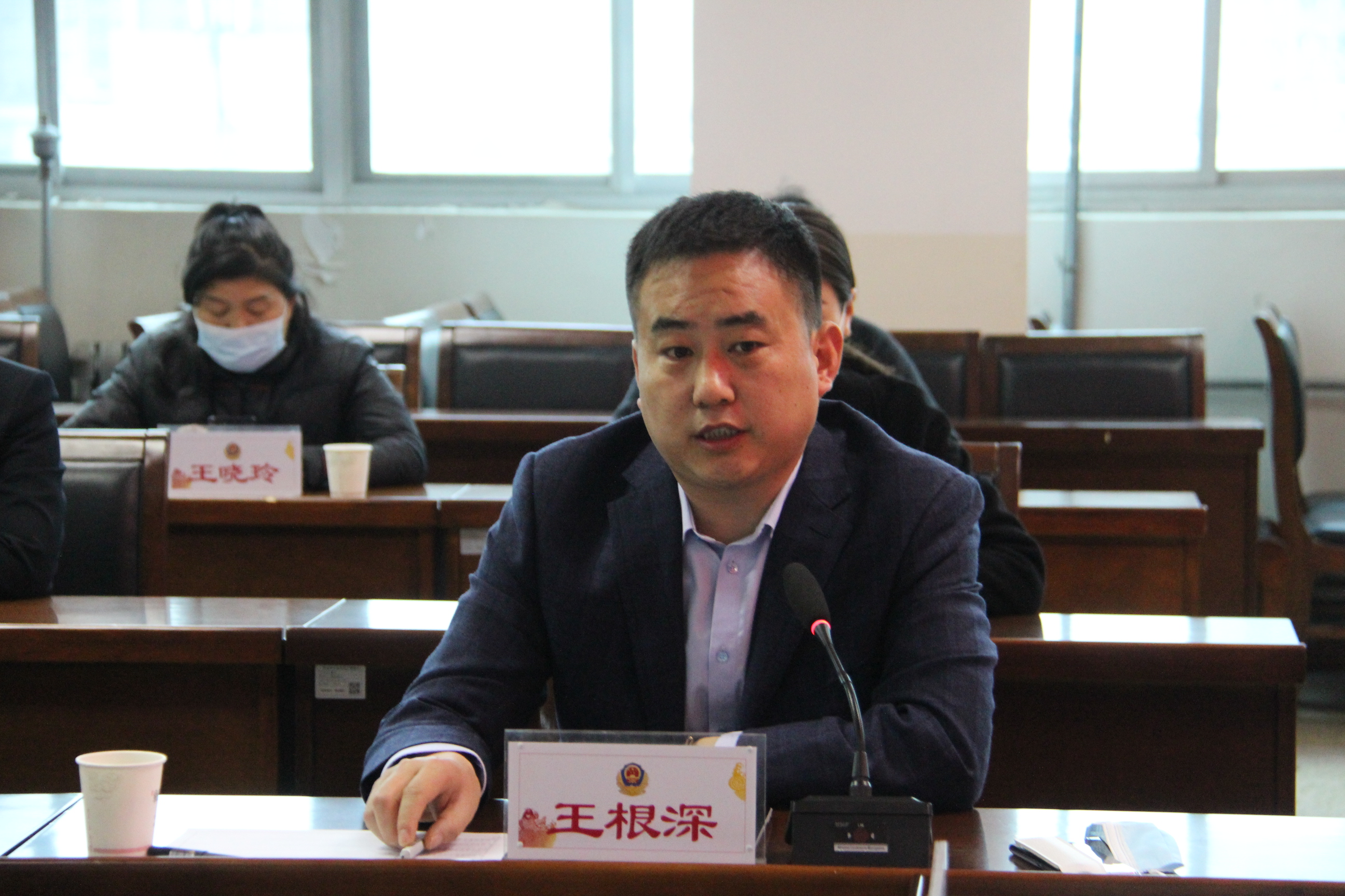 开门纳谏倾听民意韩城市公安局召开队伍教育整顿征求意见座谈会