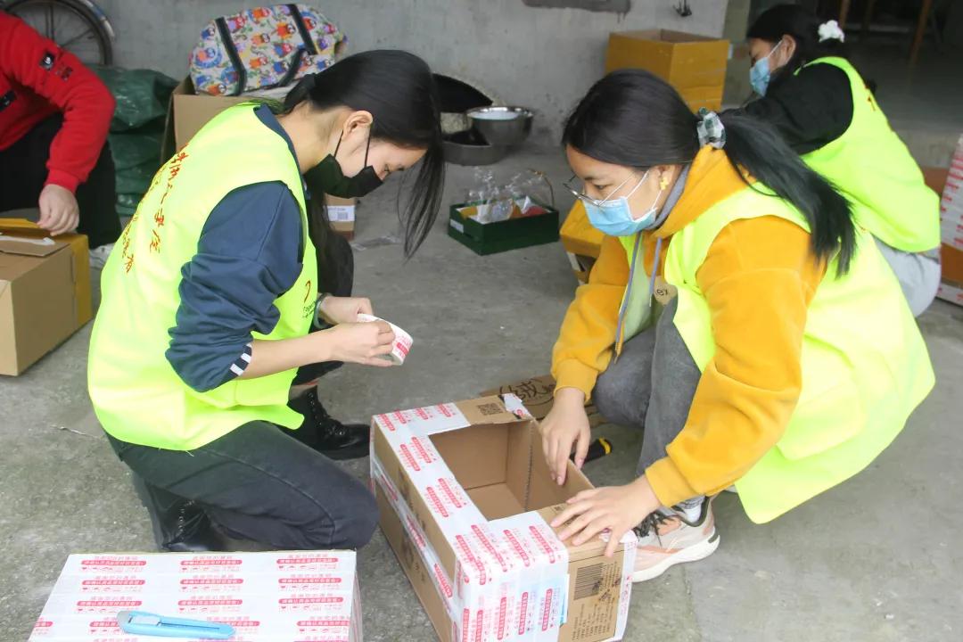 浙动保金华中心“关爱动物，温暖宠心”活动圆满结束
