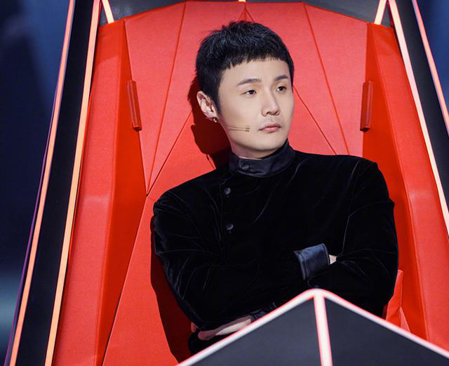 上一个像霍尊这样过河拆桥的，竟是李荣浩？