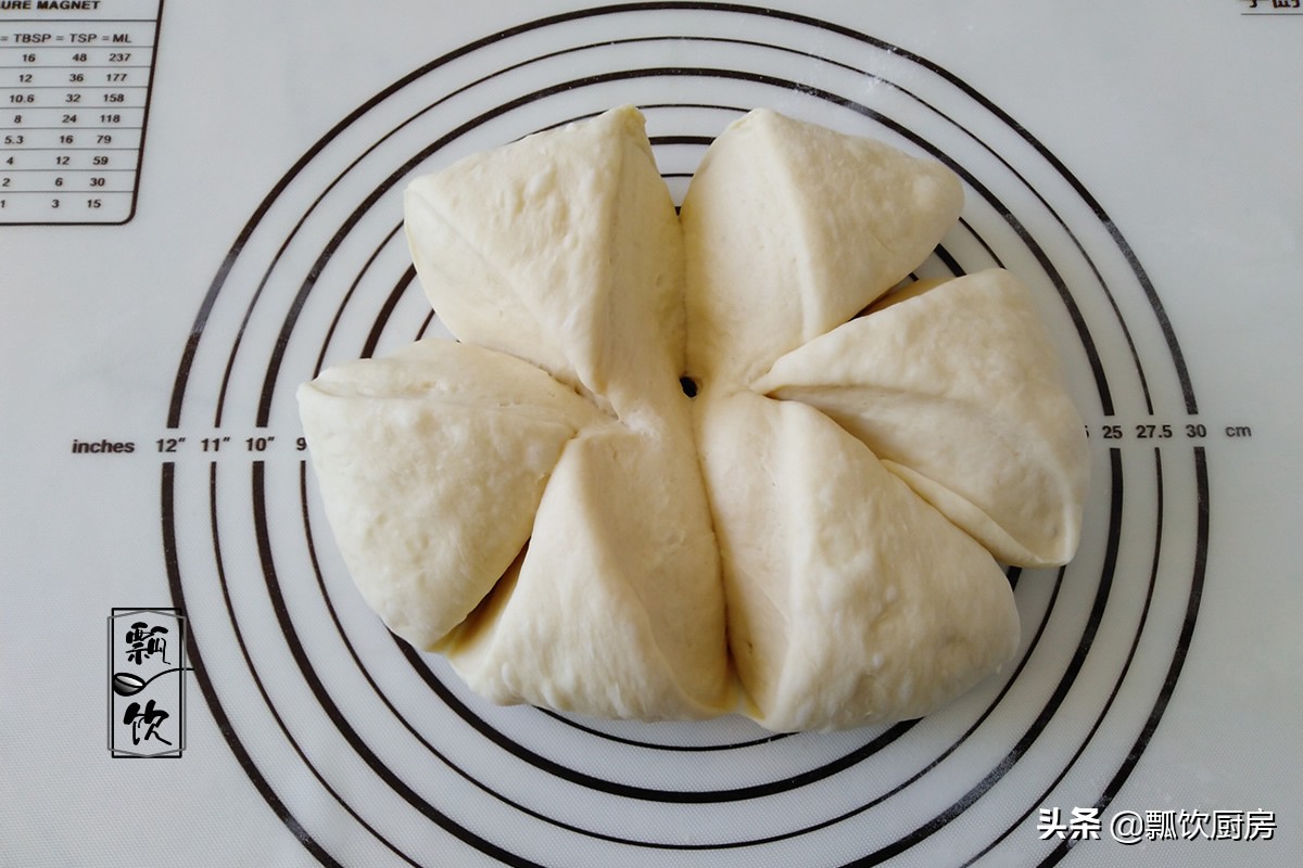 美味面包也能做之有易，简单一卷，撒上料，咸甜有度，早餐的挚爱