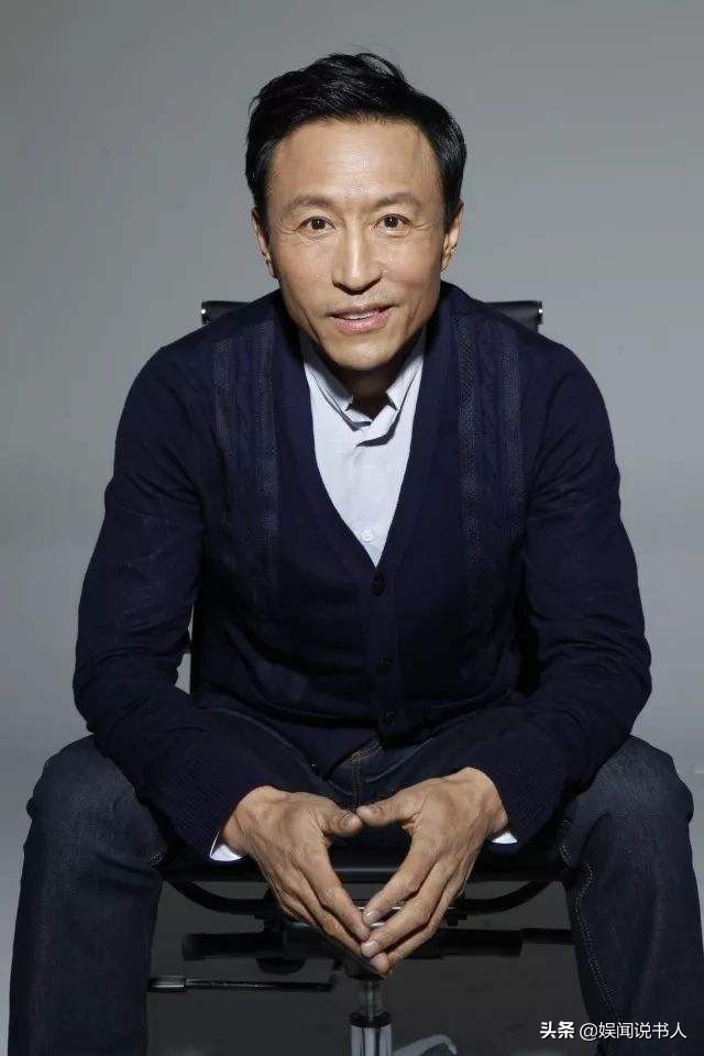 首位走上百老汇的华人，教出胡歌、袁弘，拍戏