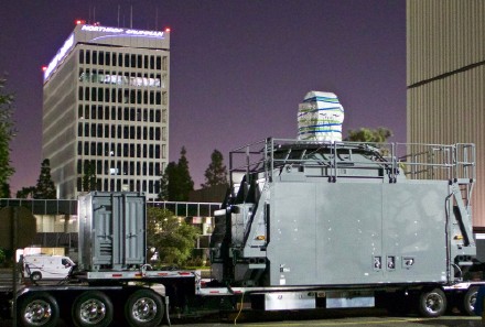 爱是一道光，美舰测试激光武器，画面科幻仿佛