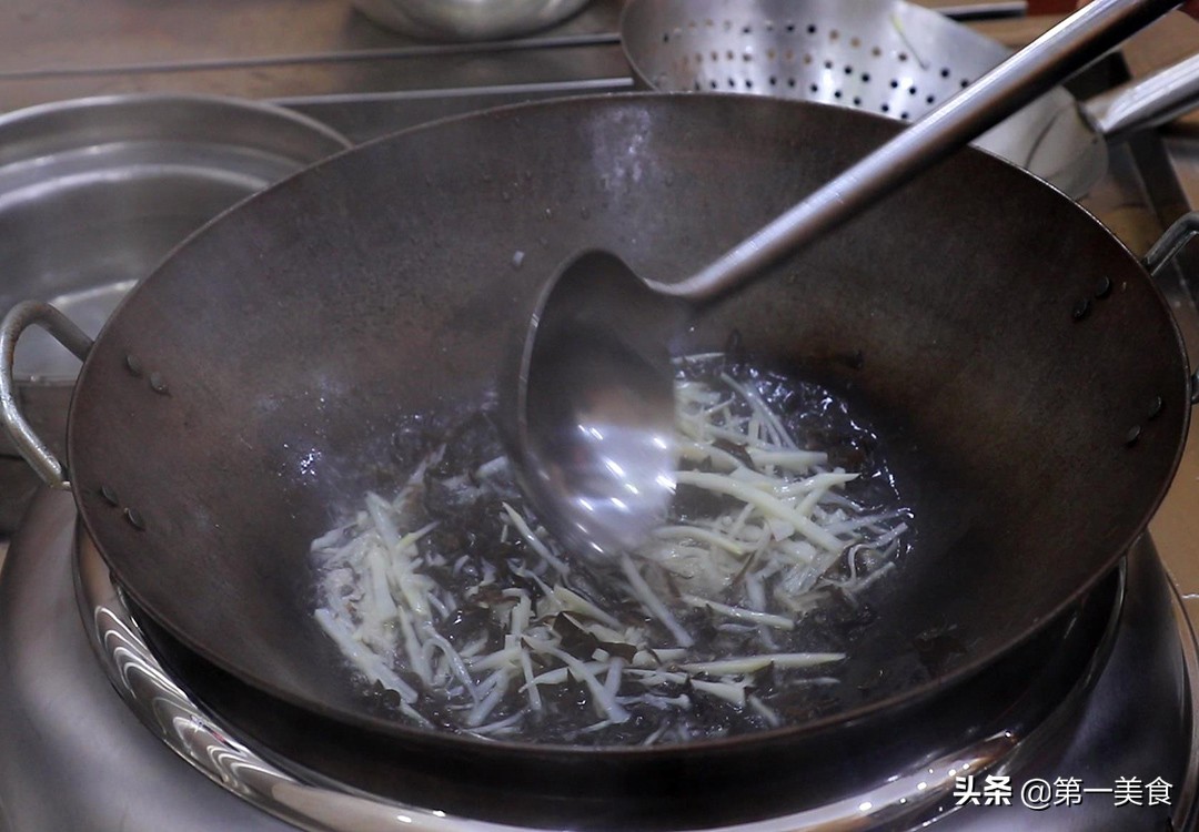 图片[8]-【鱼香肉丝】做法步骤图 原来肉丝滑油很关键 厨师长教你烹饪-起舞食谱网