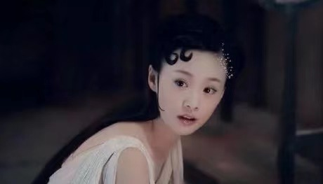 前有孙菲菲张檬郑爽，后有娄艺潇？脸上动刀打碎了多少白月光滤镜