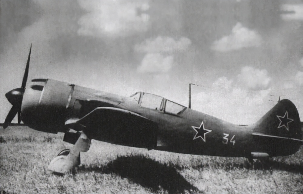 1954年，我空军战机误击落国泰客机致坠毁，引中