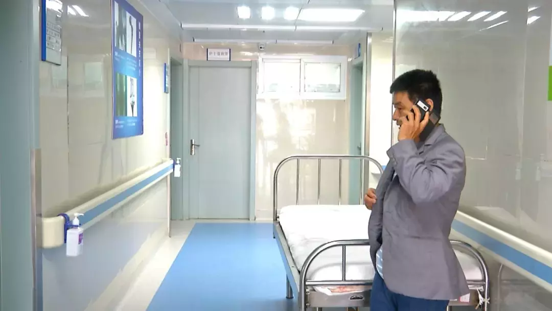 13岁女儿被截肢~父亲在女儿面前只能强忍泪水
