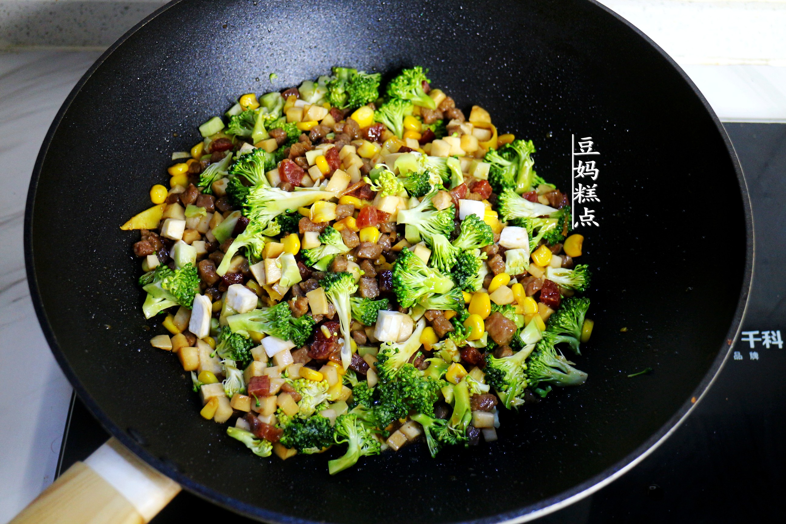 懶得做飯，就這樣燜一鍋好了，有菜有飯適合全家老小