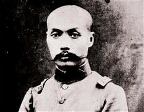 他是辛亥革命元老，开启了近代军阀混战先河，44岁在四川被杀害