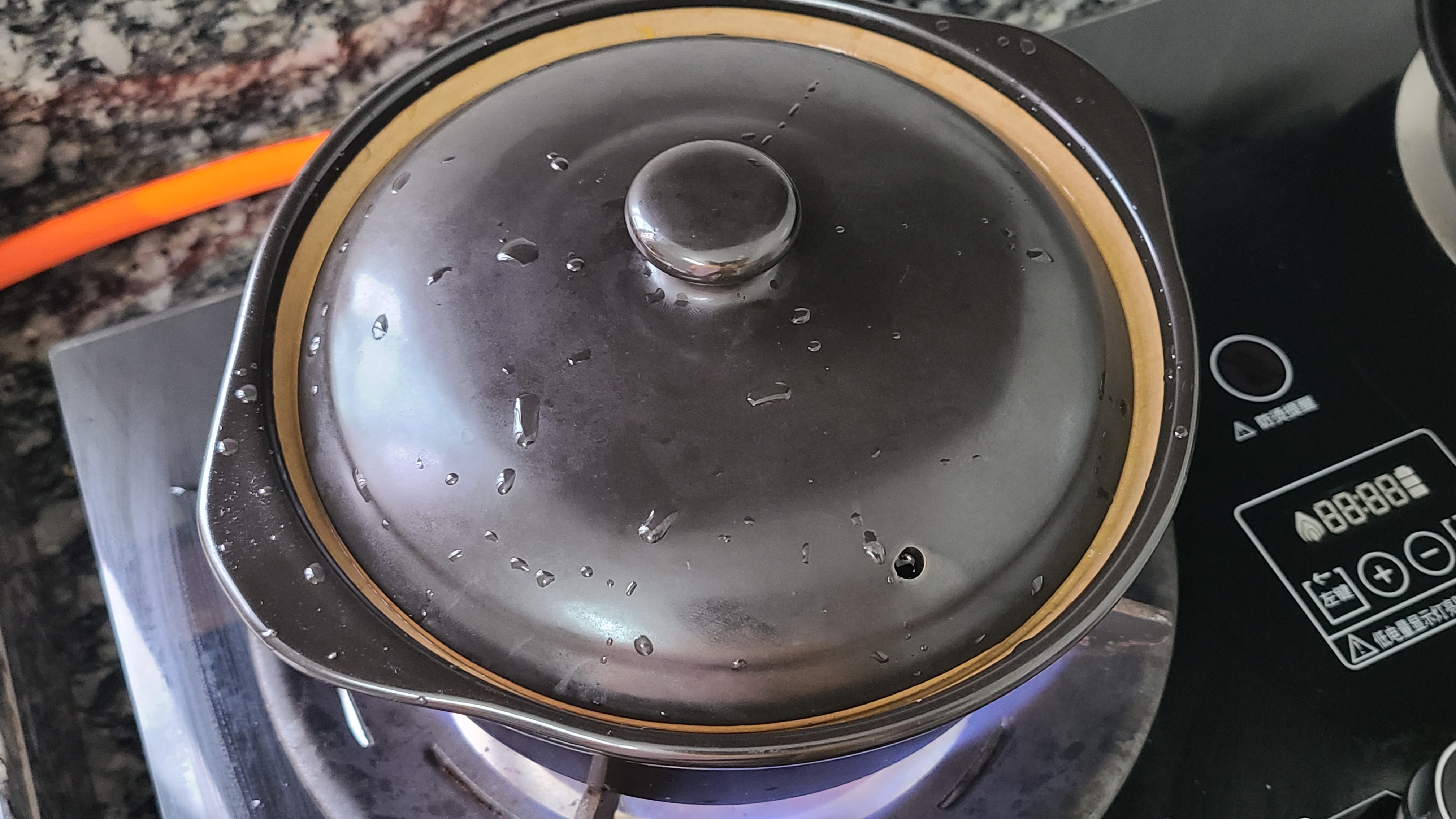 天氣越來越熱，教你一道廣東很好吃的南瓜香芋煲，又濃又香